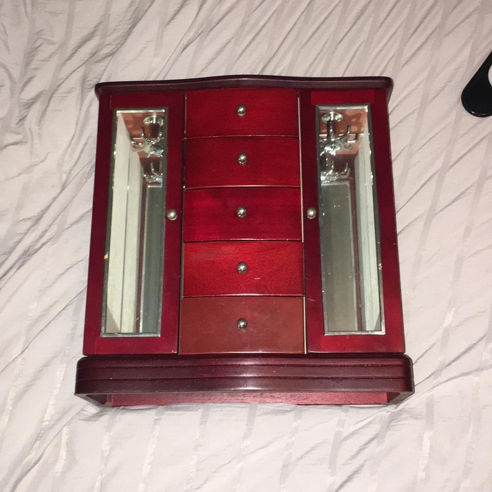 Jewelry chest